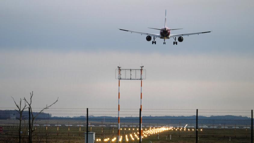 koeln flughafen flugzeug