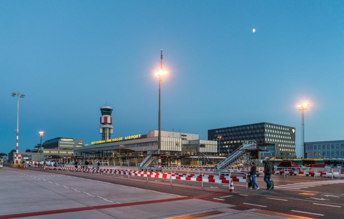 Parken Flughafen Rotterdam Autos