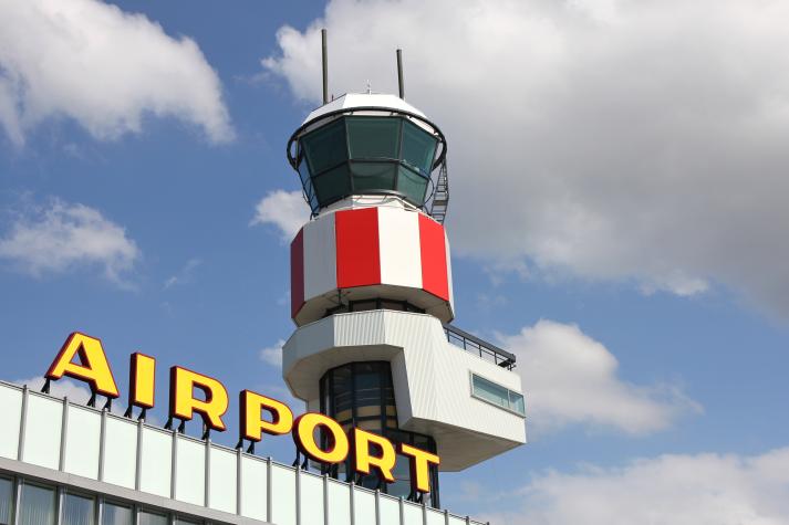 Parken Flughafen Den Haag Rotterdam www.parkandfly.de